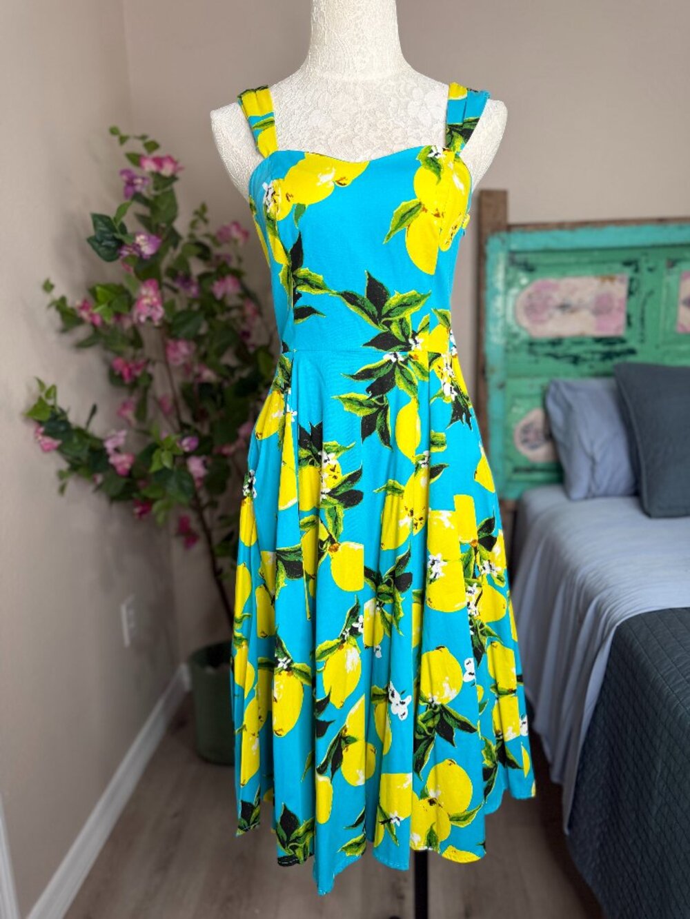 Hearts & Roses Retro Vintage Style Pin-Up Dress - Size 4